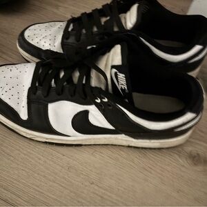 Nike Men's Black and White Low-Top Sneakers